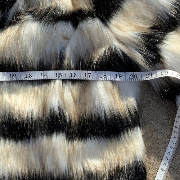 CARMIN STRIPED FAUX FUR JACKET, SIZE MEDIUM - Picture 6 of 11